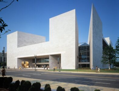 Pei, Cobb, Freed & Partners, East Building della National Gallery a Washington (1968-78)