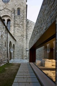Gtrf (Giovanni Tortelli Roberto Frassoni Architetti Associati), aula meridionale del battistero di Aquileia (Udine, 2011)