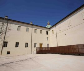 Cortile d'ingresso (© Enrico Rossi)