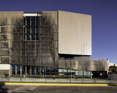Schmidt Arquitectos Asociados, campus UNAB (© Aryeh Kornfeld)