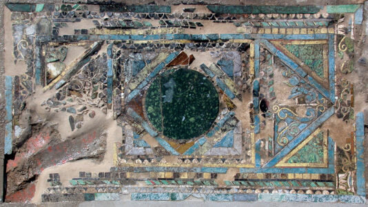 Uno dei tre pannelli in opus sectile della cenatio