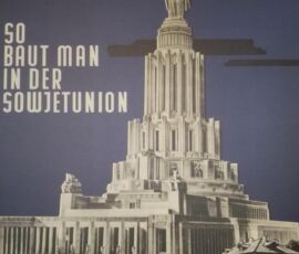 Poster di propaganda di una mostra sull'architettura sovietica (© Flavia Foradini)