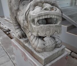 Una delle sculture dell’eclettica raccolta del museo di Qingdeng