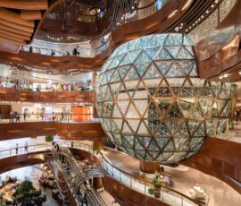 L'interno del retail esperienziale K11 a Victoria Dockside, Hong Kong (© K11 MUSEA)