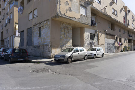 Quartiere ZEN, chiusura degli spazi interstiziali tra le insulae (© Archivio AutonomeForme)