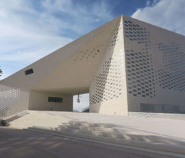 Il nuovo polo culturale della Méca (Maison de l’économie créative et de la culture) degli studi BIG e Freaks Architects (© Loïc Graniczny)