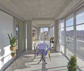 Un giardino d’inverno del progetto di trasformazione delle barre G, H e I del quartiere di edilizia sociale del Grand Parc, realizzato nel 2016 dallo studio Lacaton & Vassal (© Philippe Ruault)