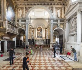 Venezia, Chiesa di San Sebastiano. Volontari all'opera (Courtesy Save Venice)