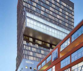 La torre del Werk 4 che attualmente è l'edificio più alto di Monaco, opera di Steidle Architekten (©Werksviertel-Mitte 2020)
