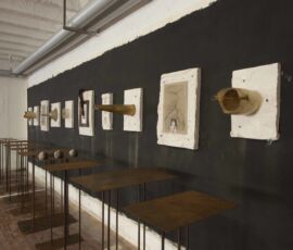 "Senza titolo" di Antonio Marras (Alghero, 1961), gesso, ferro e oggetti decorativi, 2020