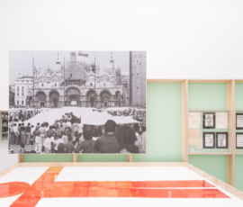 James Lee Byars, la maquette per la performance Holy Ghost in Piazza San Marco (1975) a Le muse inquiete. La Biennale di fronte alla storia, Padiglione Centrale, Giardini della Biennale, 2020
(Foto di Marco Cappelletti - Courtesy La Biennale di Venezia)