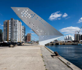 Dal 2015 la Torre Salling è un landmark del porto di Aarhus in Danimarca (©Dorte Mandrup A/S)