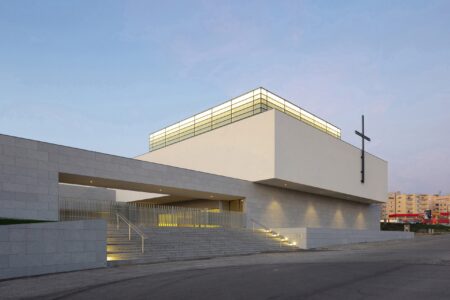 Vítor Leal Barros: chiesa del Divino Salvatore a Freamunde (Portogallo, 2020 - Courtesy Fondazione Frate Sole)