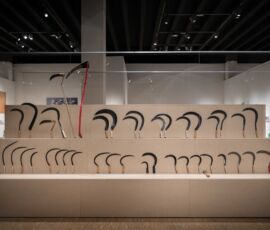 L'allestimento della mostra su Enzo Mari alla Triennale di Milano (©Triennale Milano, foto di Gianluca Di Ioia)