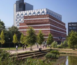 Il museo Naturalis Biodiversity Center, progetto di ampliamento di Neutelings Riedijk Architects con la partecipazione della stilista Iris van Herpen, Leida, 2019 (foto di Scagliola Brakkee Fotografie)