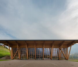 Il Palaluxottica - Congress and Exhibition Center di Agordo (Studio Botter+Studio Bressan, © Paolo Zanta)