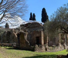 Le Piccole terme: al centro la copertura di recente realizzazione (© VILLAE)