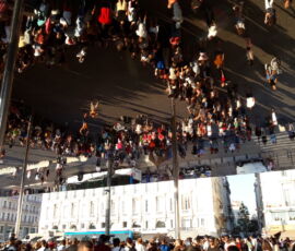 Il Pavillon di Norman Foster (2013) al Vecchio Porto: un cielo artificiale in acciaio inox specchiante