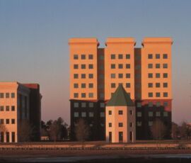 Complesso di uffici per la Disney Development Company, Orlando (USA)
1991-1993 (Aldo Rossi, con M. Adjmi, © Fondazione Aldo Rossi)