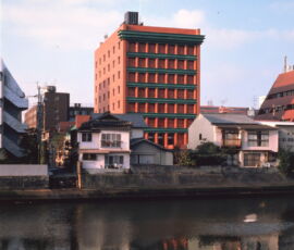 Complesso alberghiero e ristorante “Il Palazzo”, Fukuoka (Giappone), 1987-1990 (Aldo Rossi, con M.Adjmi, T. Horiguchi, S. Uchida, © Fondazione Aldo Rossi)
