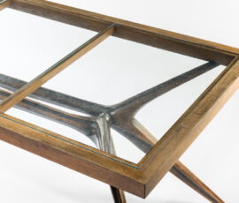 Tavolo dell'arredo di Casa Albonico, Carlo Mollino (1944, © Triennale Milano - foto Gianluca Di Ioia)