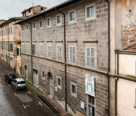 Ingresso (© Samuel Webster)