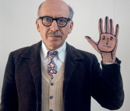 Evelyn Hofer, Saul Steinberg with his hand, New York 1978, © Estate of Evelyn Hofer