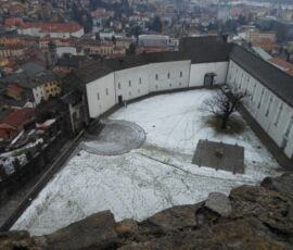 Restauro di Castelgrande a Bellinzona, vista aerea della corte (foto di Derek Ellison)
