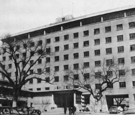 Il Peace Hotel a Pechino (1953)