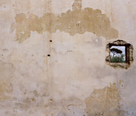 Luigi Ghirri, 'Puglia,, 1982’, da Puglia. Tra albe e tramonti (MACK, 2022). Courtesy the estate of the artist e MACK