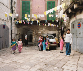 Luigi Ghirri, ‘Bitonto, 1990’, da Puglia. Tra albe e tramonti (MACK, 2022). Courtesy the estate of the artist e MACK