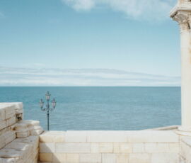 Luigi Ghirri, Trani 1982 (mostra "Luigi Ghirri. Tra albe e tramonti. Immagini per la Puglia")