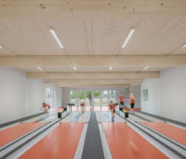Pista da bowling, Wülknitz, Germania, 2019. Progetto di KO_OK Architettura (foto di Simon Menges. Courtesy DAM Francoforte)