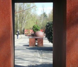 Portale intermedio del giardino segreto, Odious (foto Francesca Petretto)
