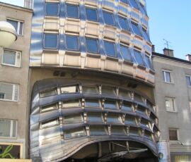 Zentralsparkasse in Favoritenstrasse a Vienna, 1979 (© Ninanuri; 11-02-2007; CC BY-SA 3.0 - fonte: Wikipedia)