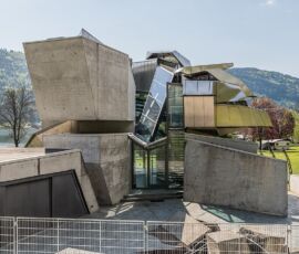 Steinhaus a Steindorf (1982-2012, © Wikipedia)