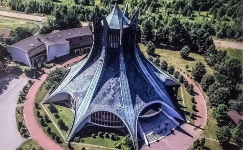 Chiesa di Sant'Alberto Chmielowski, Częstochowa, 1981-2001, architetto Aleksander Holas