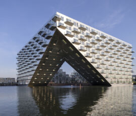 Sluishuis Residential Building, BIG + Barcode Architects, Amsterdam, Olanda, completato 2022
(© Ossip van Duivenbode)