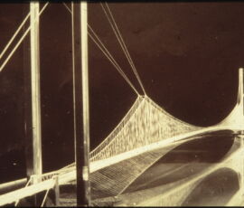 Sergio Musmeci. Ponte Stretto Di Messina. Concorso internazionale di idee per un ponte sullo Stretto di Messina, 1969) con L. Quaroni. Fotografia del modello, Archivio Sergio Musmeci, Collezione MAXXI Architettura