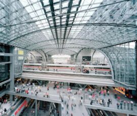 Berlino Hauptbahnhof, vista hall centrale a più livelli (2006)