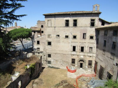 Cortile, portale sangallesco (© DGERIC)