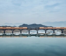 Riuso del ponte Shimen sul fiume Songyin (2016-17, © Wang Ziling)