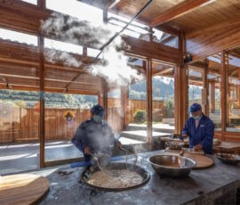 Fabbrica di tofu nel villaggio di Caizhai (2017-18, © Wang Ziling)