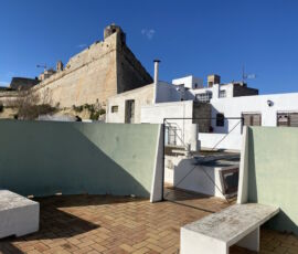 Una veduta del tetto terrazza di Casa Broner e del bastione di Santa Lucia (foto di Michela Rosso)