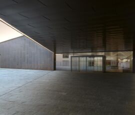 Specializzato in fotografia di opere d'arte e architettura.
Collaboratore della rivista di cinema, Cinemany.
Membro SBF - Associazione fotografi professionisti Svizzeri e videomaker.
Membro di Visarte - Associazione professionale svizzera delle arti visive.