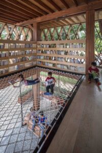 Studio SHAU, microbiblioteca Warak Kayu a Semarang, Indonesia (2020)