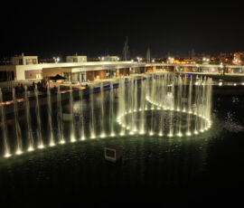 La Fontana del PMY di sera (© Autorità di Sistema portuale del Mare di Sicilia occidentale)