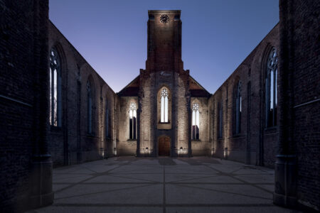 Chiesa di Bossuit (Belgio), artista: Ellen Harvey