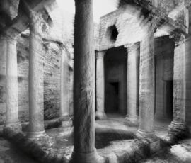 Mimmo Jodice, Peristilio romano, Bulla Regia, Tunisia, 1993-94, © Mimmo Jodice