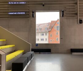 Zukunftsmuseum, interni, affaccio verso la città storica. Foto di Francesca Petretto